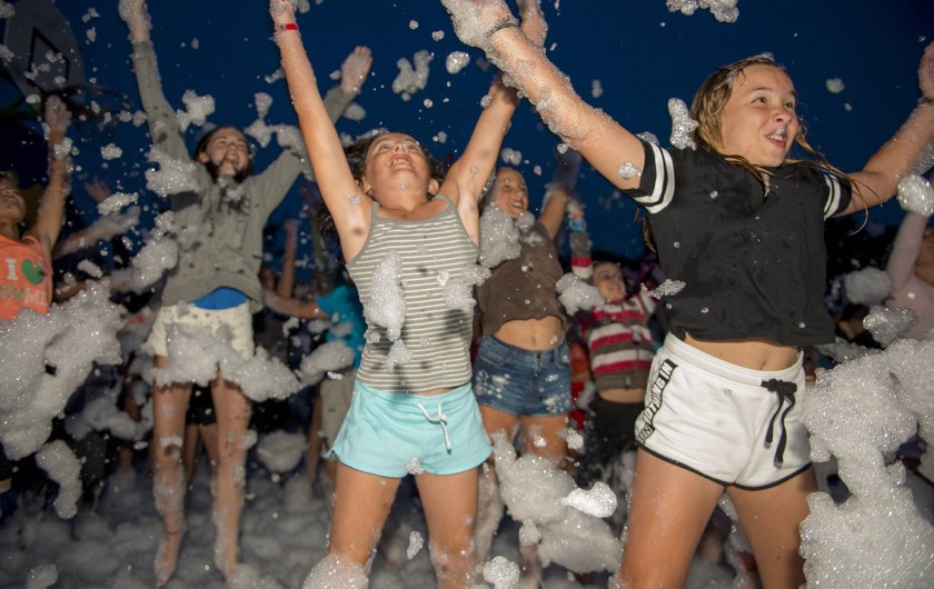 Location de vacances - Camping à Brem-sur-Mer - Soirée mousse