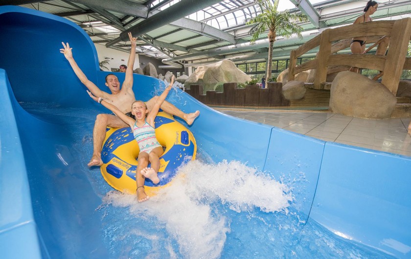 Location de vacances - Camping à Brem-sur-Mer - Toboggan à bouées !