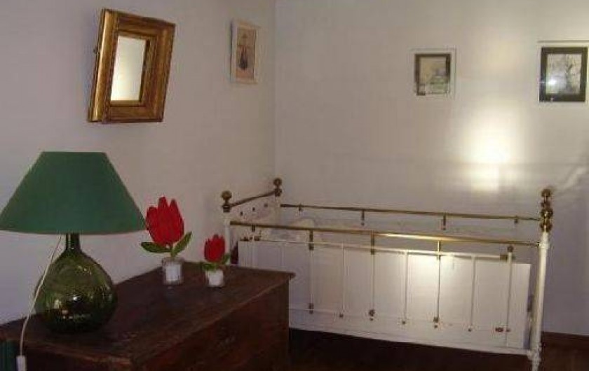 Location de vacances - Chambre d'hôtes à Velluire - Lit bébé chambre Marais