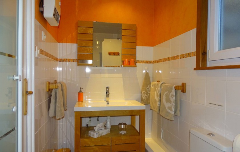 Location de vacances - Chambre d'hôtes à Bréville-les-Monts - salle de douche Pégasus