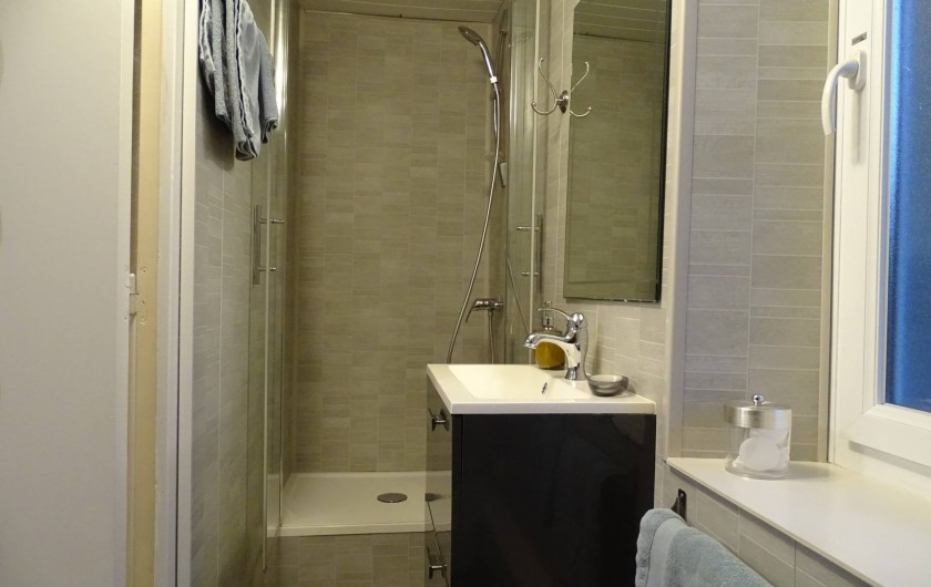 Location de vacances - Chambre d'hôtes à Bréville-les-Monts - salle de douche Pays d'auge
