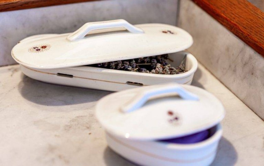 Location de vacances - Chambre d'hôtes à Saint-Césaire-de-Gauzignan - Chambre les Lavandes