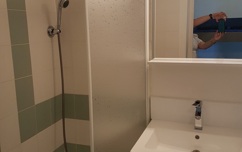 Location de vacances - Studio à Canet-en-Roussillon - salle de bain avec baignoire