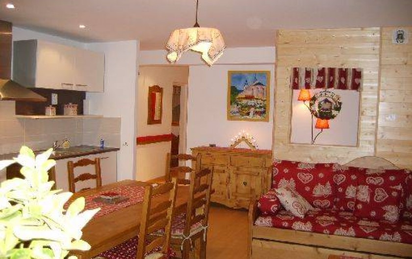 Location de vacances - Appartement à Gérardmer - Salle à vivre - TV grand écran plat - wifi par box