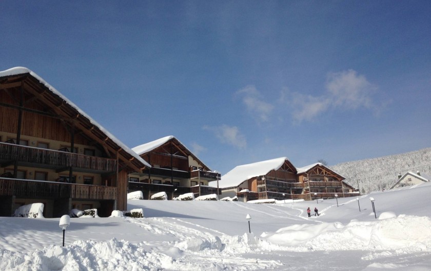 Location de vacances - Appartement à Gérardmer - Résidence en hiver