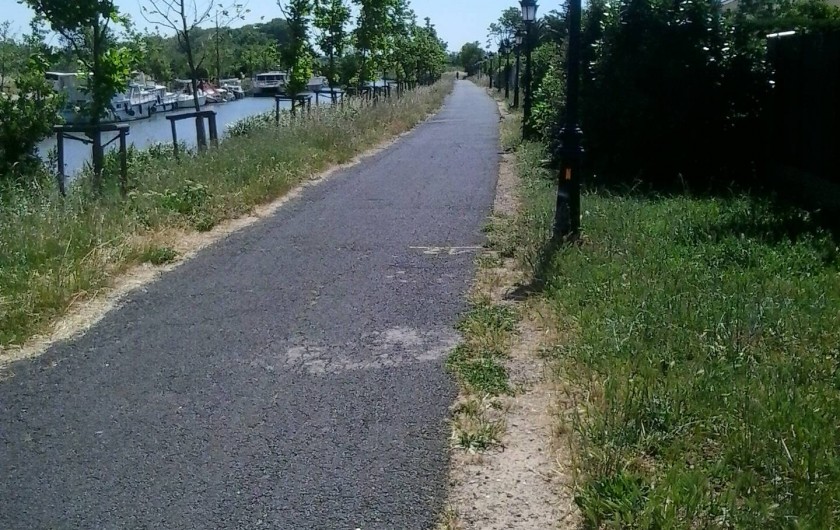 Location de vacances - Chambre d'hôtes à Villeneuve-lès-Béziers - Pistes cyclables le long du Canal du Midi