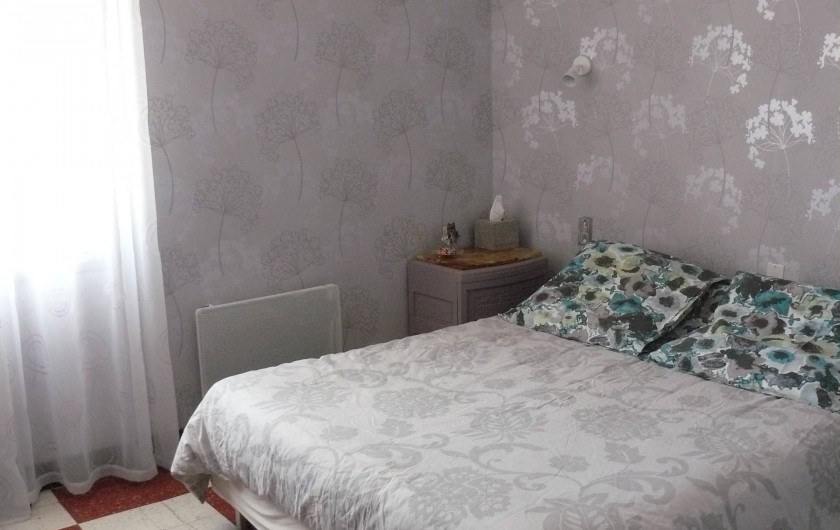 Location de vacances - Chambre d'hôtes à Villeneuve-lès-Béziers - Suite familiale au 1er étage. Chambre avec un lit double