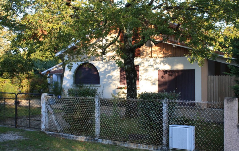 Location de vacances - Villa à Andernos-les-Bains - Façade côté rue