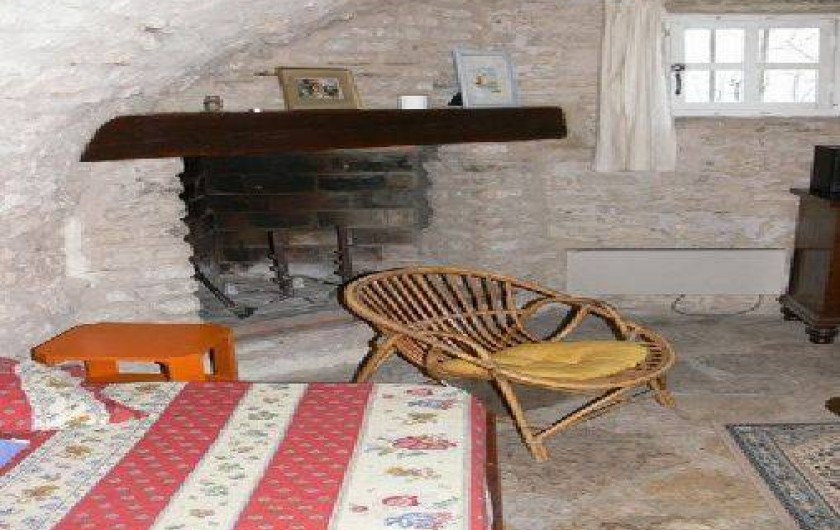 Location de vacances - Gîte à Goult - Séjour et sa cheminée