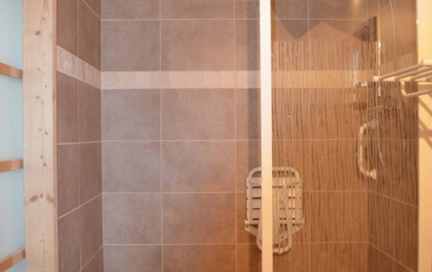 Location de vacances - Hôtel - Auberge à Mâcot-la-Plagne - Salle d'eau Chambre Luxe