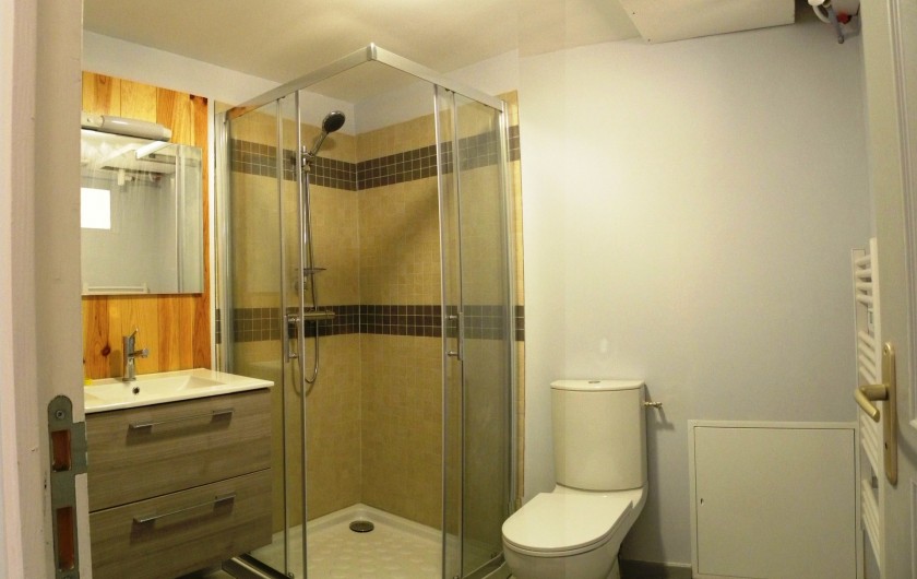 Location de vacances - Appartement à Charleval - la vaste salle d'eau de l'appart 5