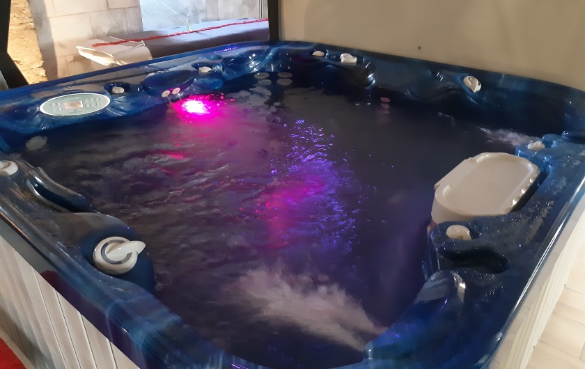 Location de vacances - Gîte à Ambrières-les-Vallées - Bain à remous