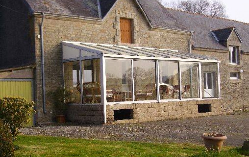 Location de vacances - Gîte à Bignan - vue exterieur maison