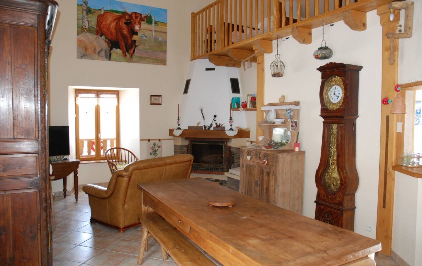 Location de vacances - Villa à Valuéjols - grande salle de vie surplombée de la mezzanine