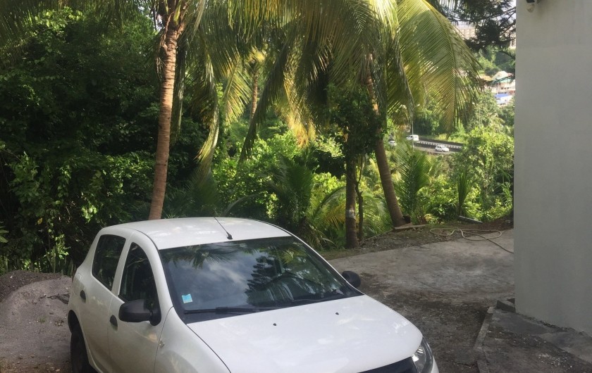 Location de vacances - Appartement à Les Abymes - Possibilité de garer la voiture dans un espace sécurisé.