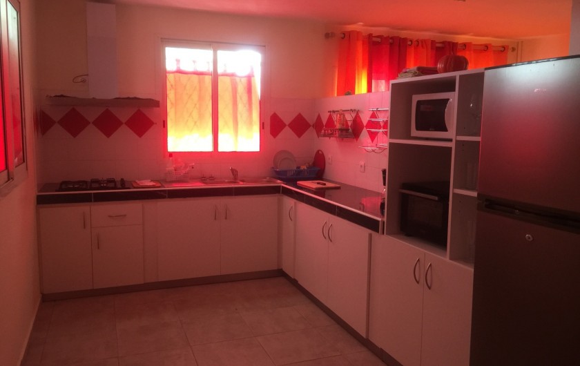 Location de vacances - Appartement à Les Abymes - La cuisine bien équipée.