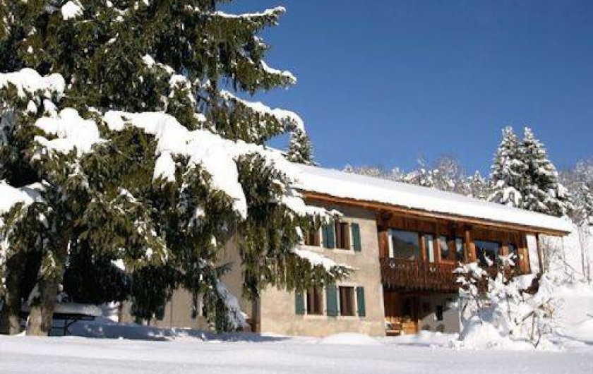 Location de vacances - Chalet à Les Gets - La Ferme du Crinaz vue d'hiver