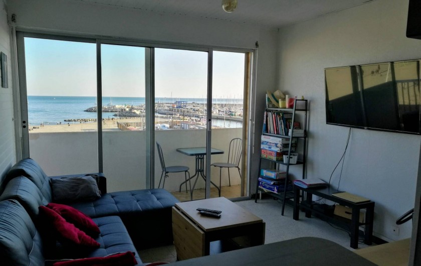 Location de vacances - Appartement à Palavas-les-Flots - Vue de la cuisine sur salon et balcon