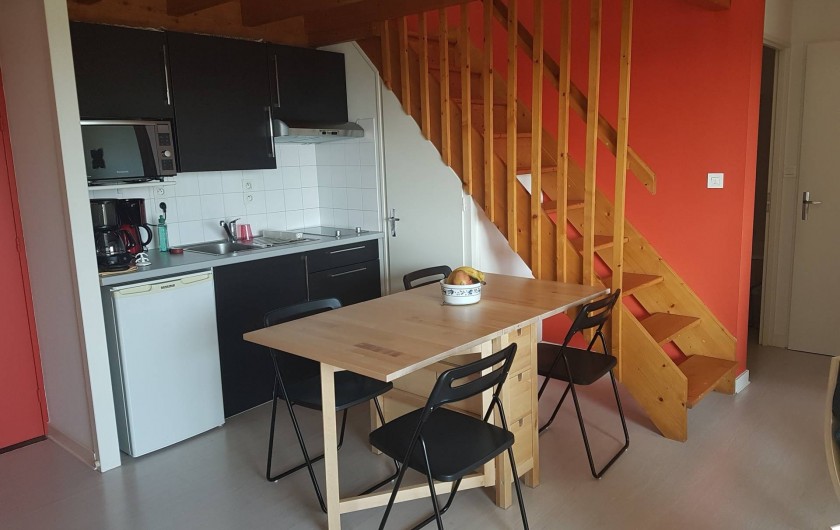 Location de vacances - Appartement à Les Herbiers - espace repas avec cuisinette