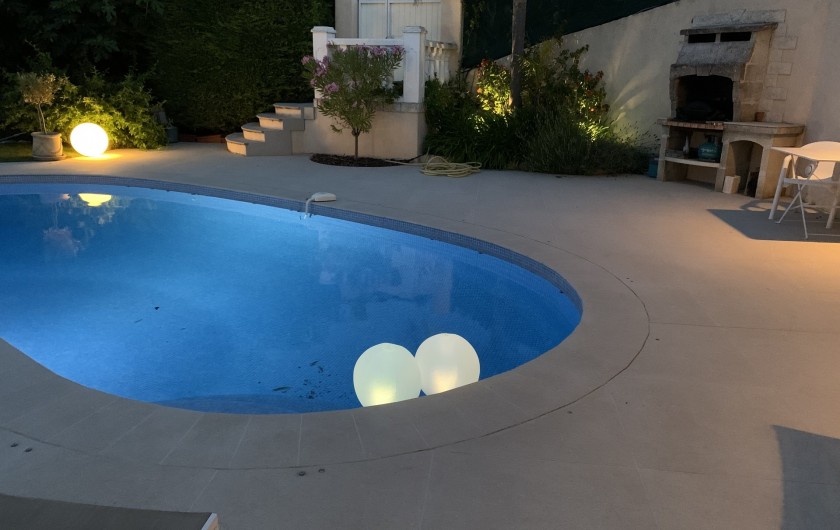 Location de vacances - Villa à Cagnes-sur-Mer - la piscine la nuit Pool at night