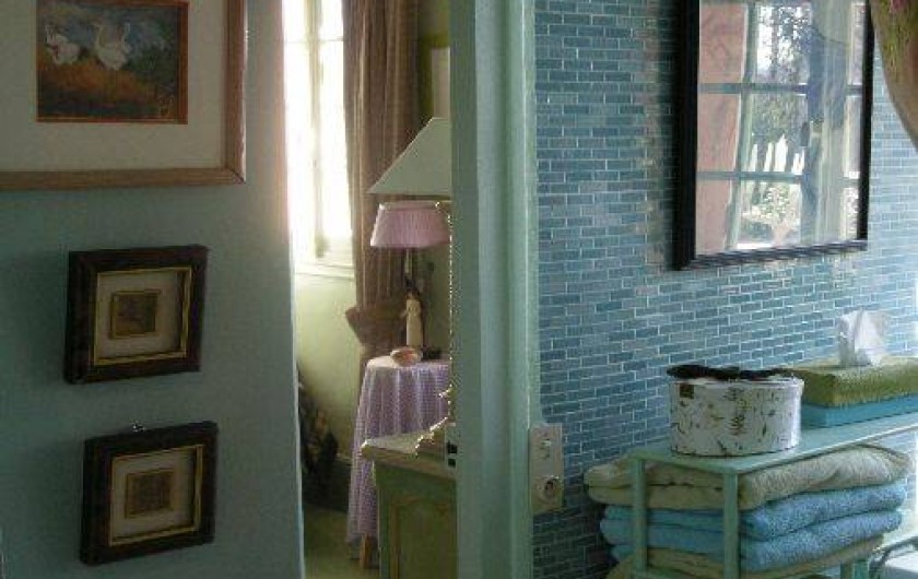 Location de vacances - Chambre d'hôtes à Les Andelys - La salle de bains des "Hortensias" en lumière naturelle