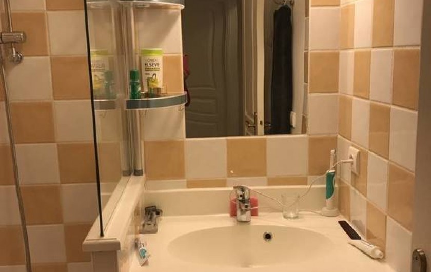 Location de vacances - Appartement à Les Claux - salle de bain avec baignoire
