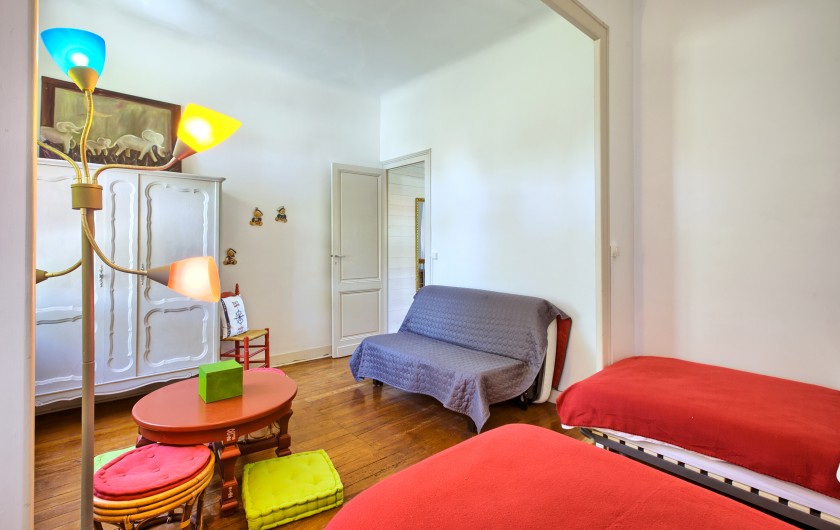 Location de vacances - Villa à Arcachon - Grande chambre avec 2 lits en 90 et un canapé lit en 140