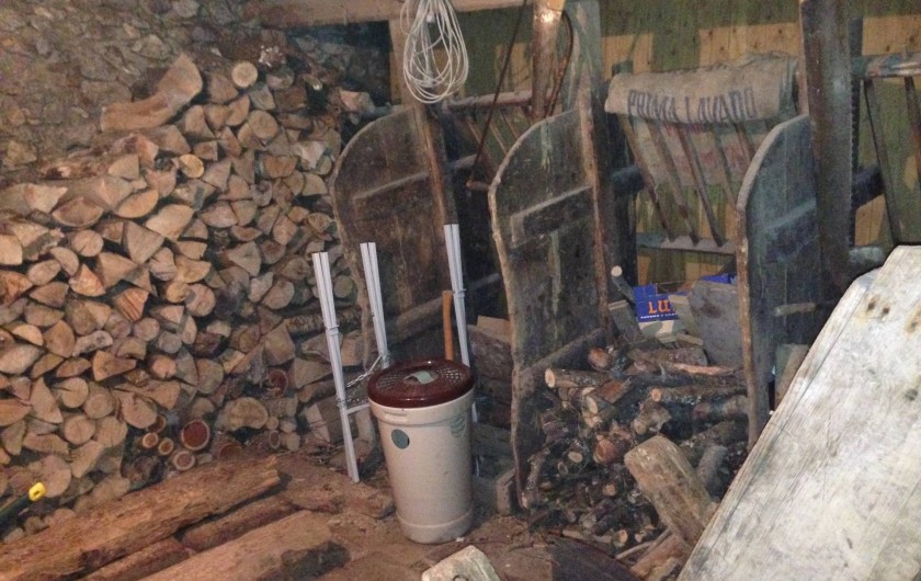 Location de vacances - Villa à Essert-Romand - l'ancienne étable et local à bois