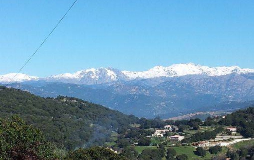 Location de vacances - Chambre d'hôtes à Cuttoli-Corticchiato - vue sur la chaîne de Vizzavona et de la vallée de la Gravona