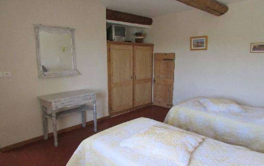 Location de vacances - Gîte à Mazan - Chambre 2 avec 2 lit simples attenants à la chambre parentale 1
