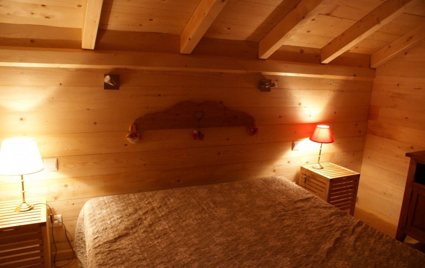 Location de vacances - Chalet à Saint-Paul-sur-Ubaye - chambre donnant sur l'arrière du chalet  1 lit de 160/200