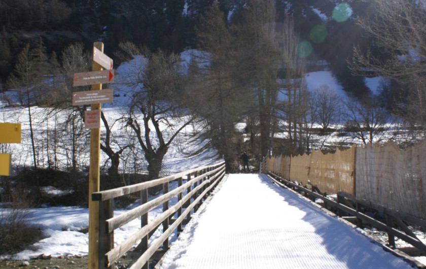 Location de vacances - Chalet à Saint-Paul-sur-Ubaye - traversée de L'UBAYE