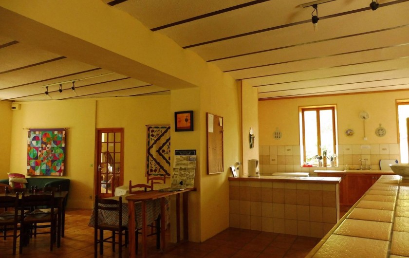 Location de vacances - Gîte à Vernoux-en-Vivarais - Le bar de la salle à manger