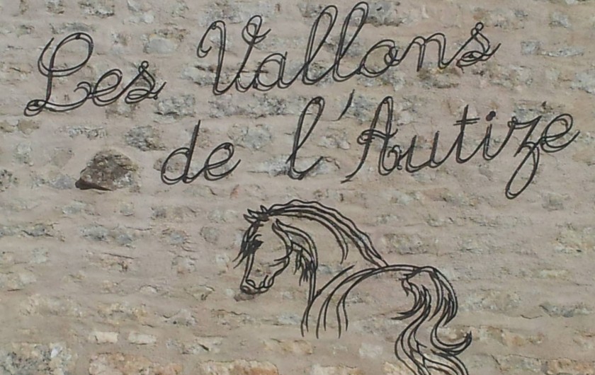 Location de vacances - Chambre d'hôtes à Ardin - Façade de notre maison côté cour