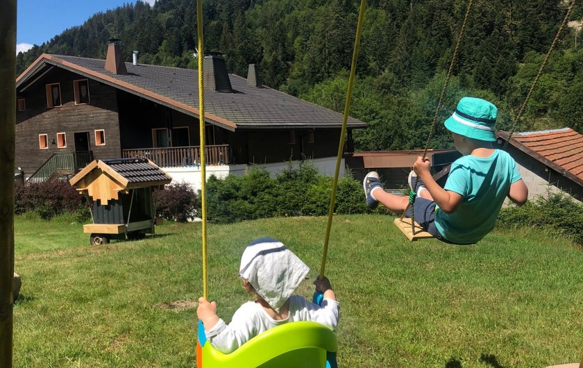 Location de vacances - Chalet à La Bresse - Barbecue et jeux extérieurs à deux pas du chalet