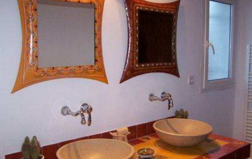 Location de vacances - Villa à Castin - Salle de bain à l'étage