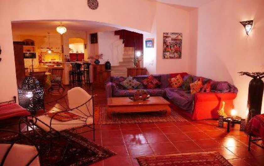 Location de vacances - Villa à Castin - Le salon le soir