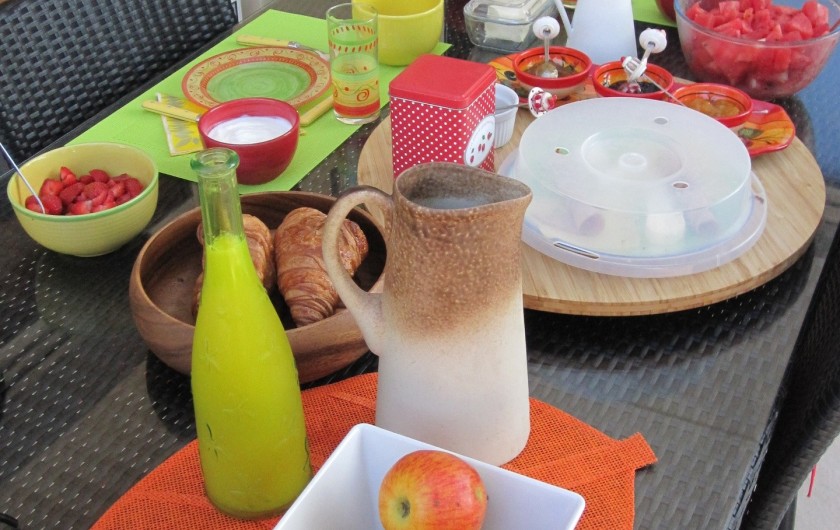 Location de vacances - Chambre d'hôtes à Soulac-sur-Mer - Soulac'Ouette - Petit-déjeuner complet en terrasse