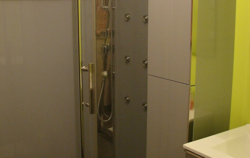 Location de vacances - Villa à Joyeuse - salle d'eau - étage