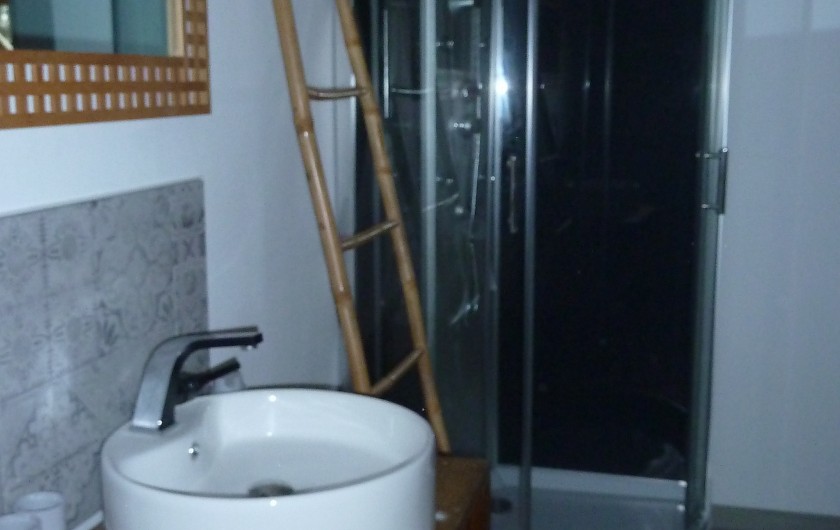 Location de vacances - Villa à Joyeuse - Salle d'eau rez de jardin