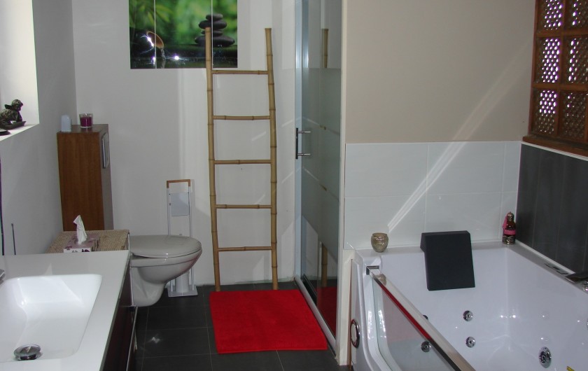 Location de vacances - Villa à Joyeuse - salle de bain suite parentale