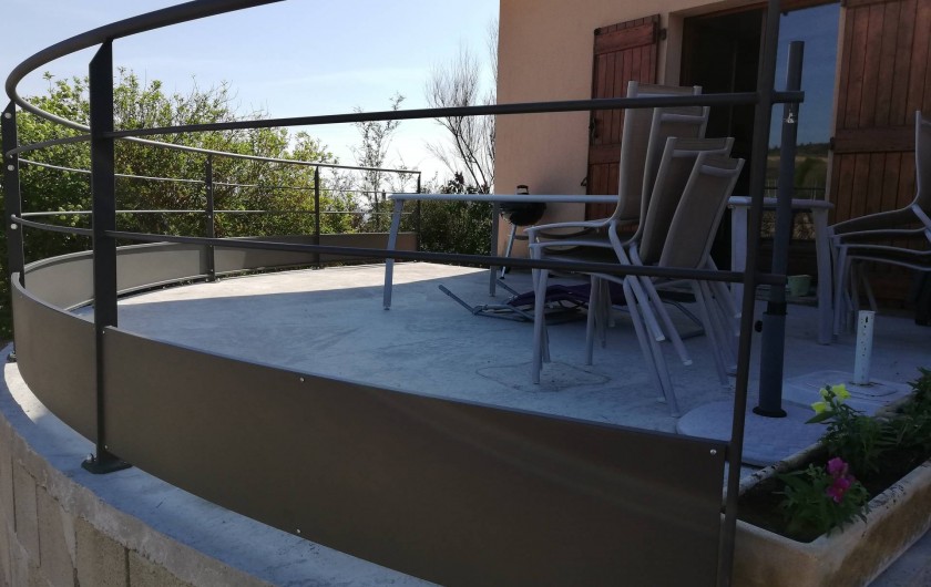 Location de vacances - Gîte à Odenas - votre terrasse gite domaine du barvy