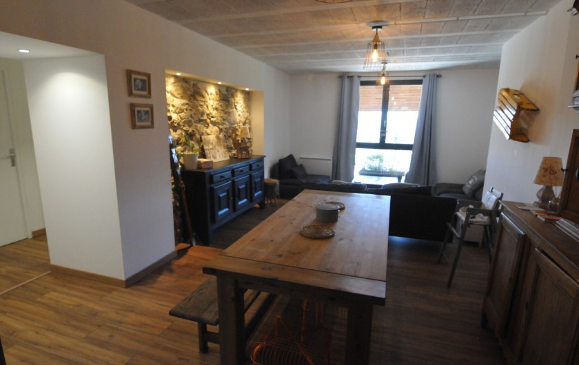 Location de vacances - Appartement à Charvonnex - vue globale pièce de vie