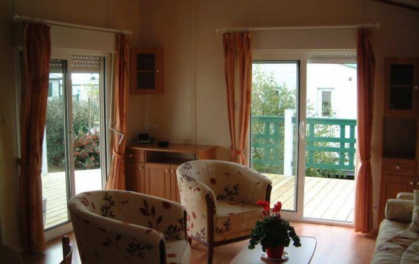 Location de vacances - Camping à Brem-sur-Mer - Chalet "Grand Confort" terrasse couverte