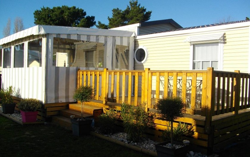 Location de vacances - Camping à Brem-sur-Mer - Mobil Home "Grand Confort" terrasse couverte
