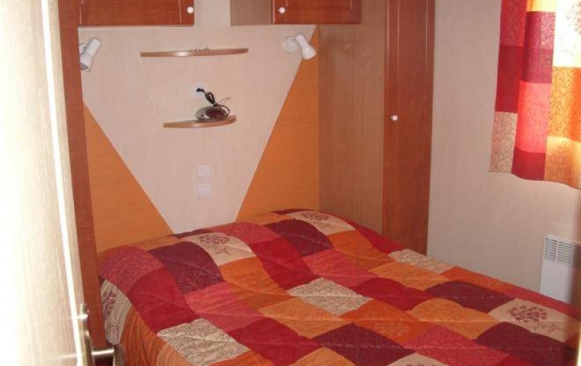 Location de vacances - Camping à Brem-sur-Mer - Mobil home "Confort" terrasse semi-fermée