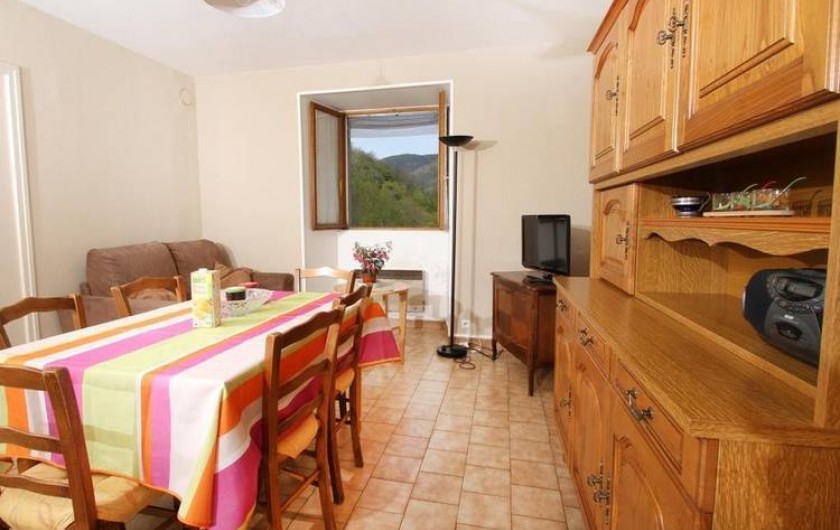 Location de vacances - Gîte à Saint-Étienne-de-Serre - Salon et coin TV