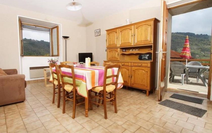Location de vacances - Gîte à Saint-Étienne-de-Serre - Salon et coinTV
