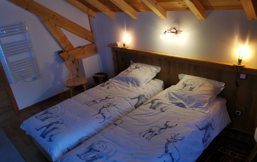 Location de vacances - Chalet à Briançon - Deuxième chambre en duplex avec des lits simples