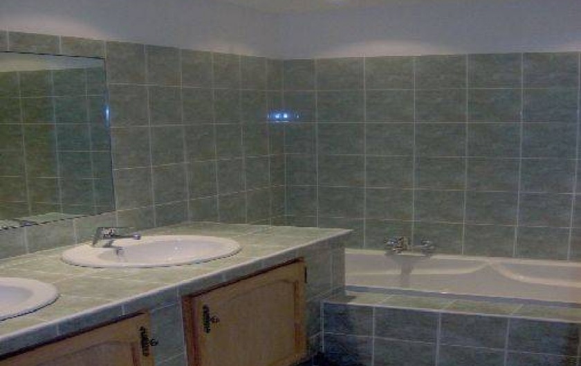 Location de vacances - Gîte à Utelle - Salle de Bain avec baignoire